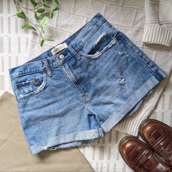 Abercrombie & Fitch | The Boyfriend Short Mid Rise | Distressed Medium Wash - Picture 1 of 9